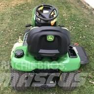 John Deere X330 Коммунальные тракторы