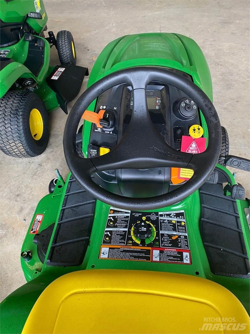 John Deere X330 Коммунальные тракторы