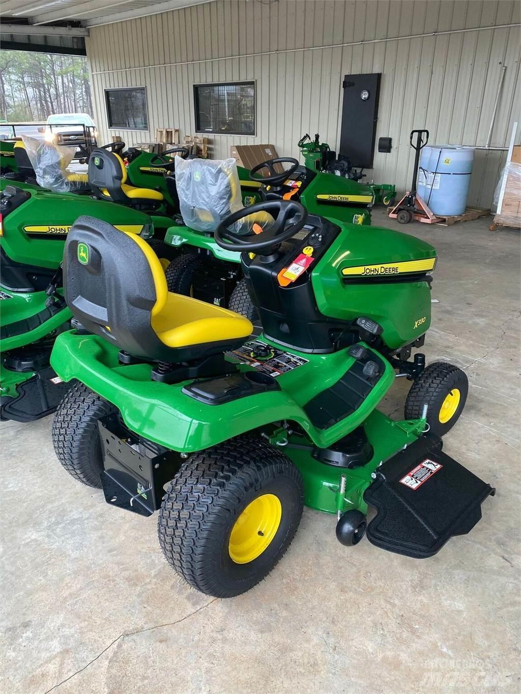 John Deere X330 Коммунальные тракторы