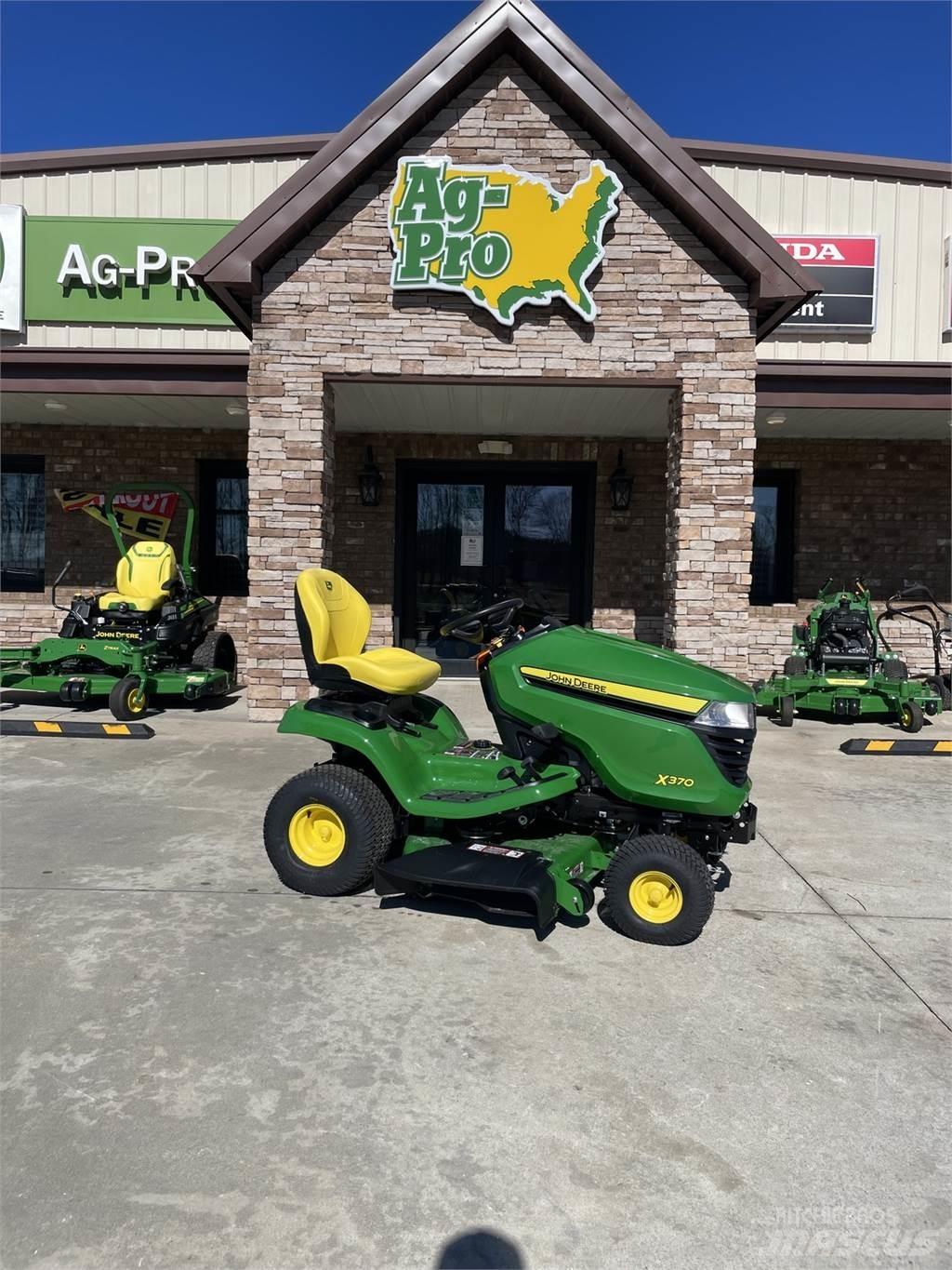 John Deere X370 Коммунальные тракторы
