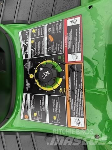 John Deere X370 Коммунальные тракторы