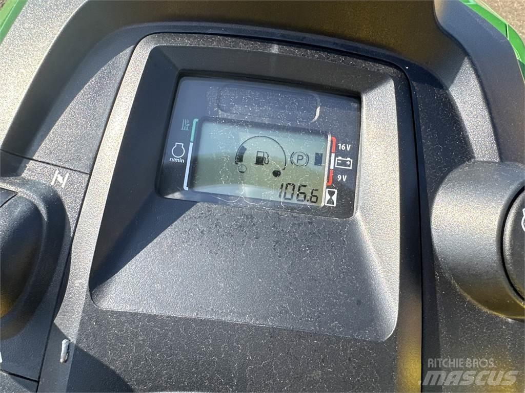 John Deere x380 Коммунальные тракторы