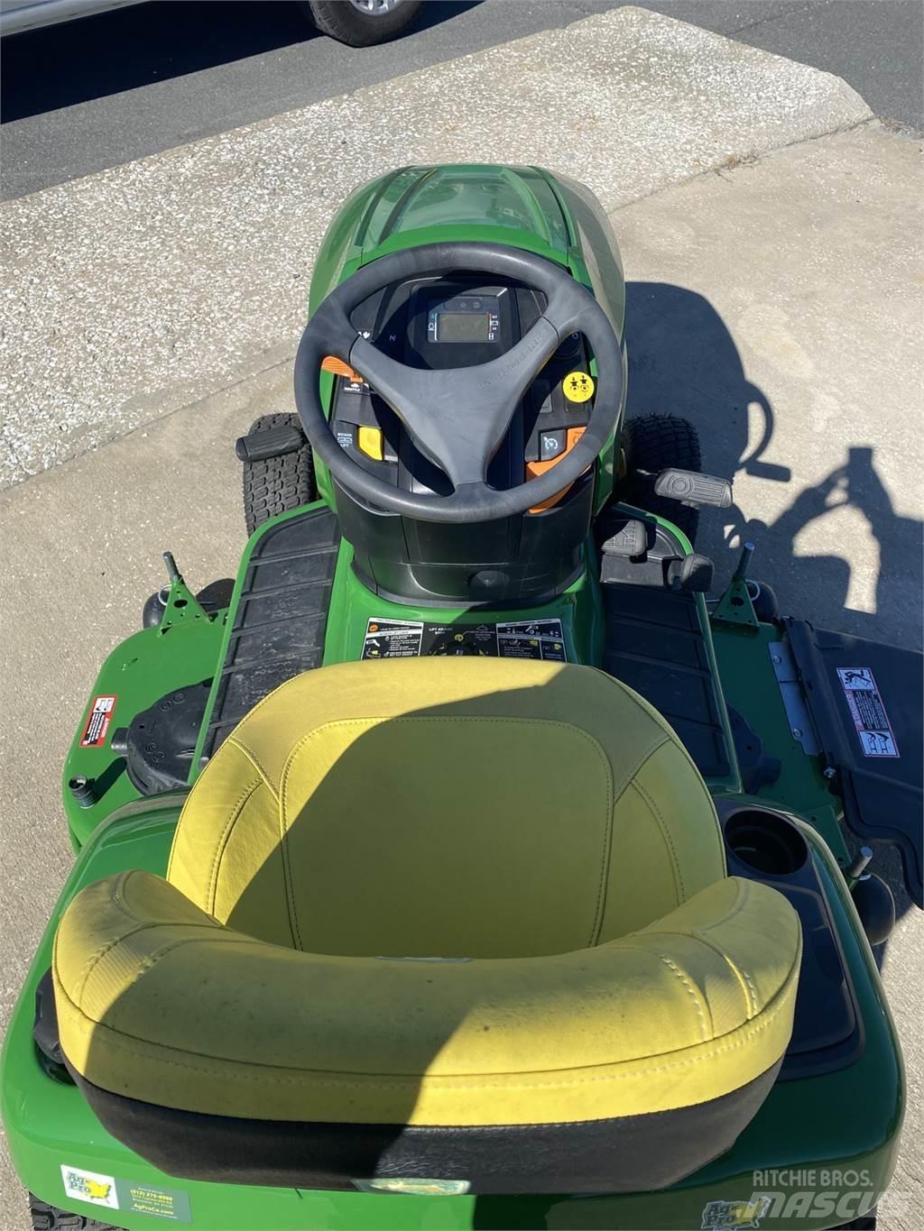 John Deere X380 Коммунальные тракторы
