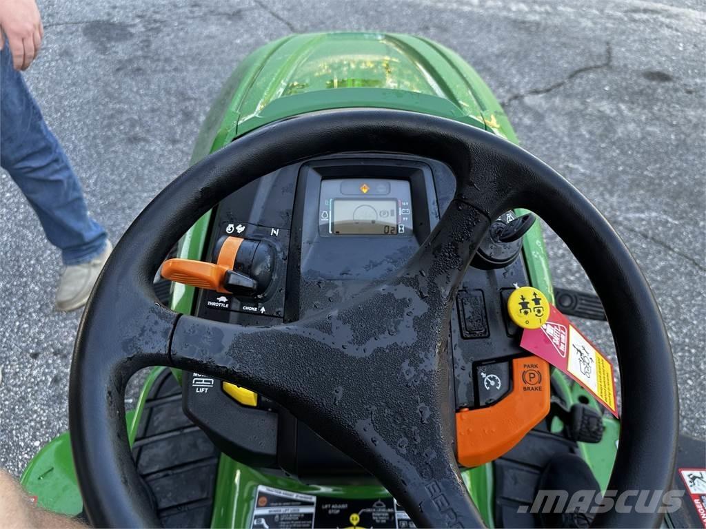 John Deere X380 Коммунальные тракторы