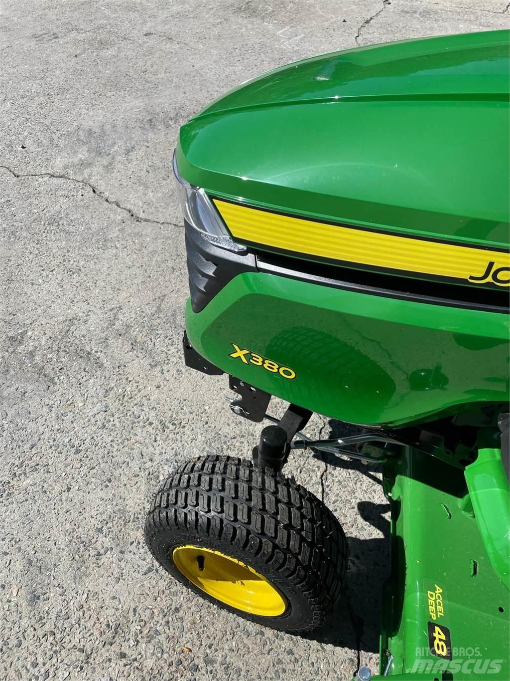 John Deere X380 Коммунальные тракторы