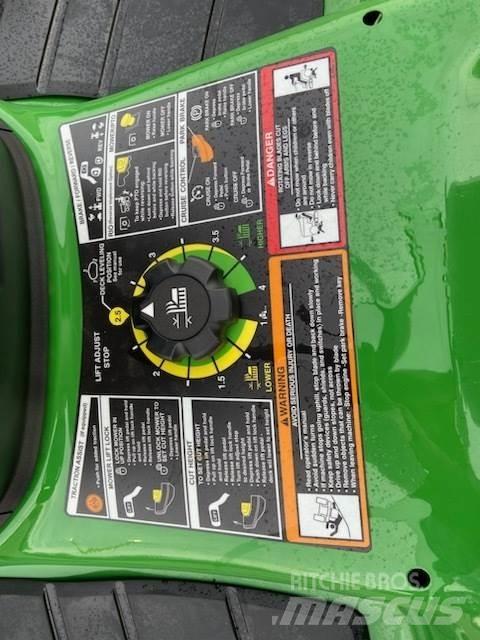 John Deere X380 Коммунальные тракторы