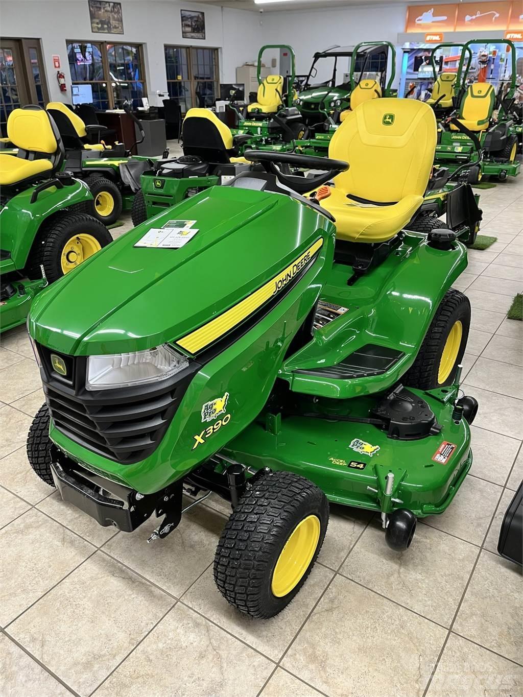 John Deere X390 Коммунальные тракторы