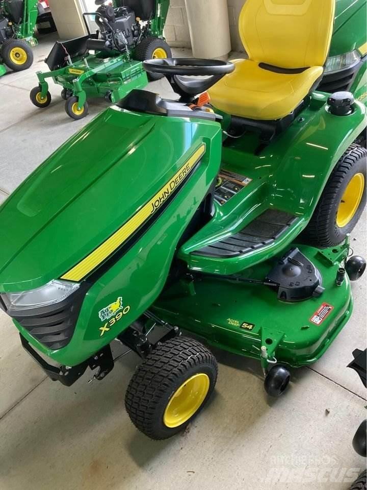 John Deere X390 Коммунальные тракторы