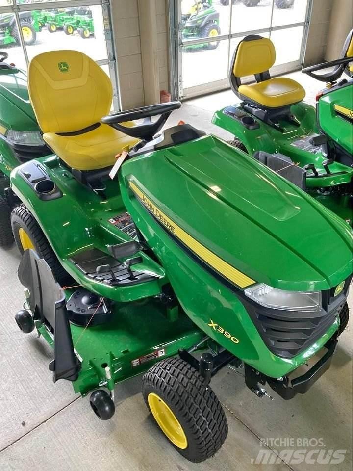 John Deere X390 Коммунальные тракторы