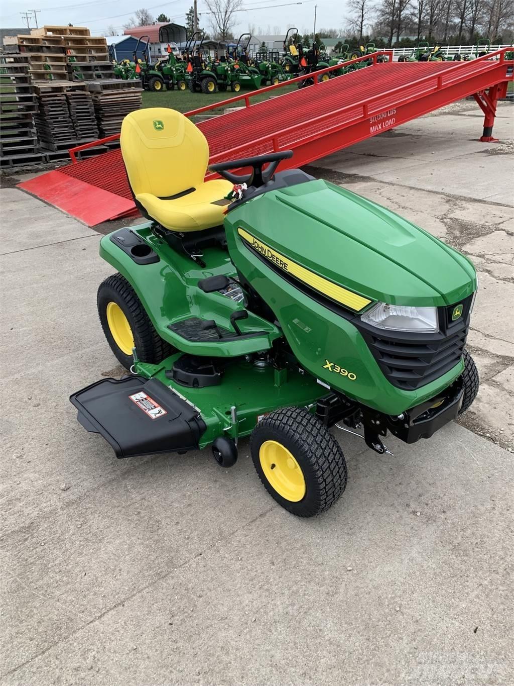 John Deere X390 Коммунальные тракторы