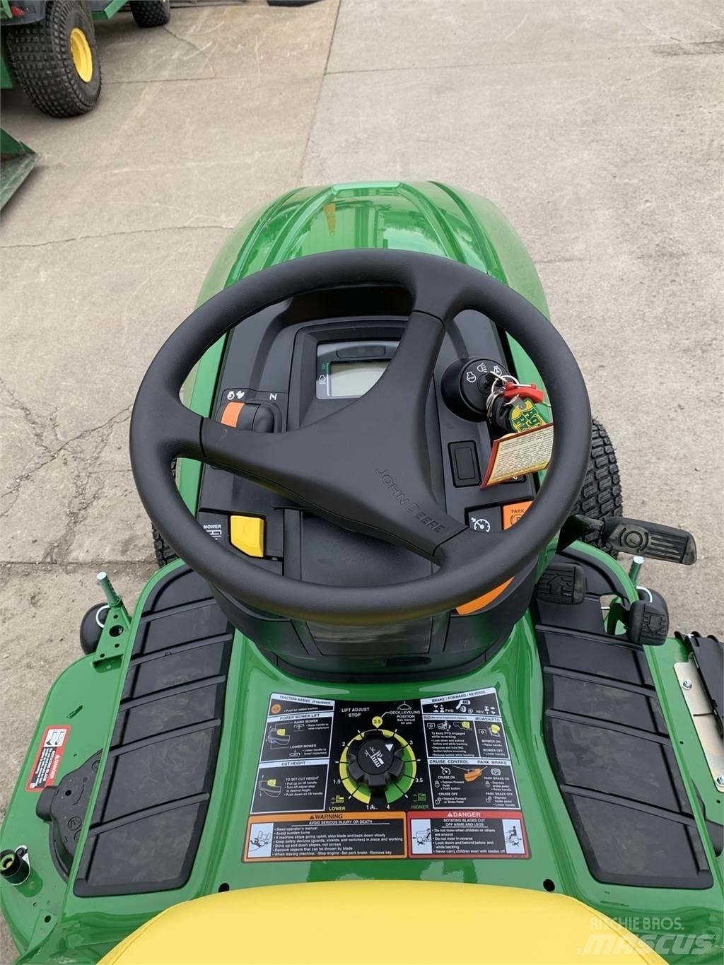 John Deere X390 Коммунальные тракторы
