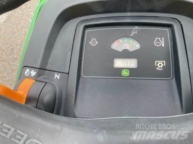 John Deere X540 Коммунальные тракторы