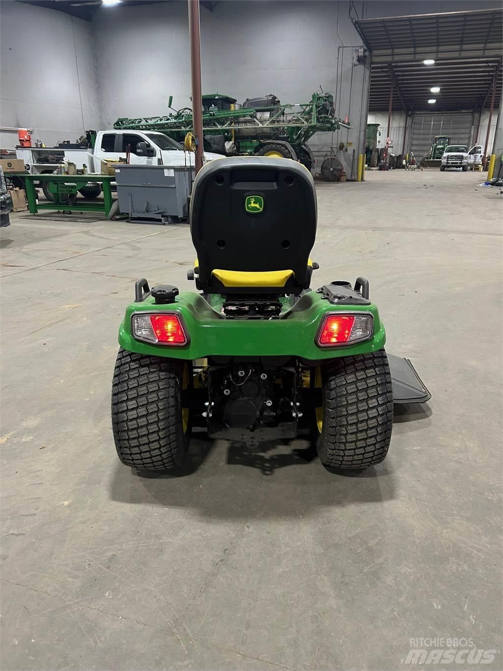 John Deere X730 Коммунальные тракторы