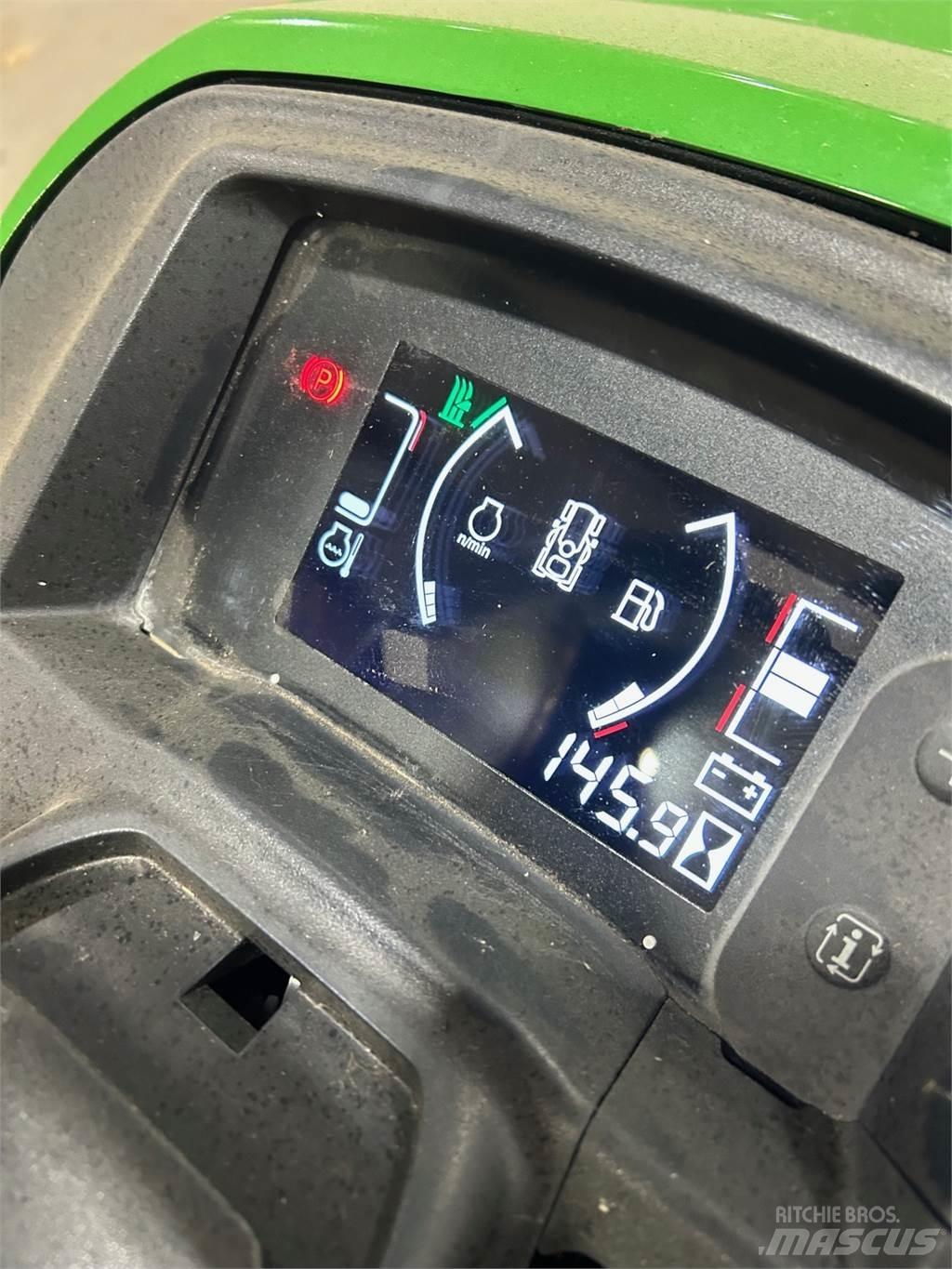 John Deere X730 Коммунальные тракторы