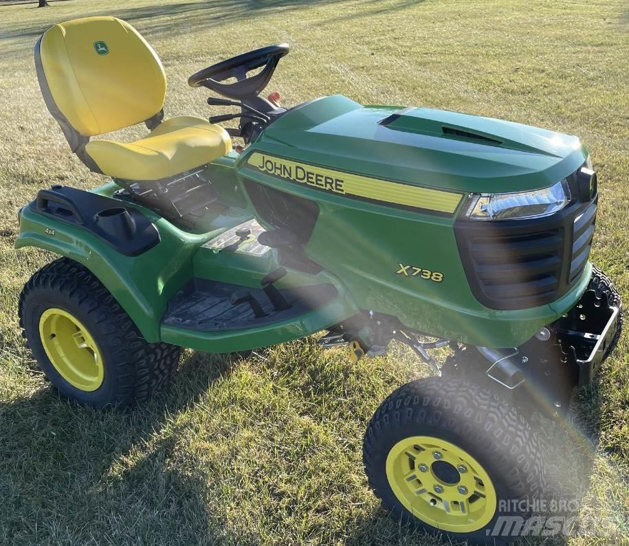 John Deere X738 Коммунальные тракторы