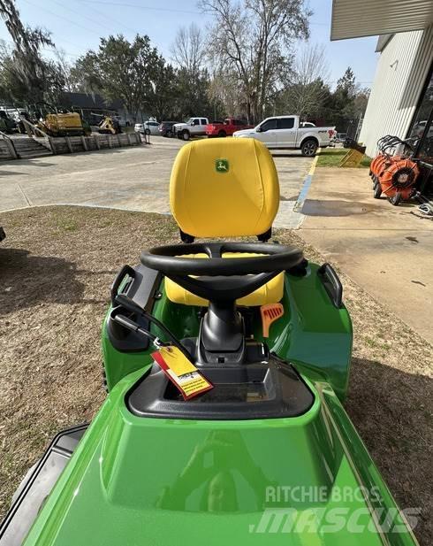 John Deere X739 Коммунальные тракторы