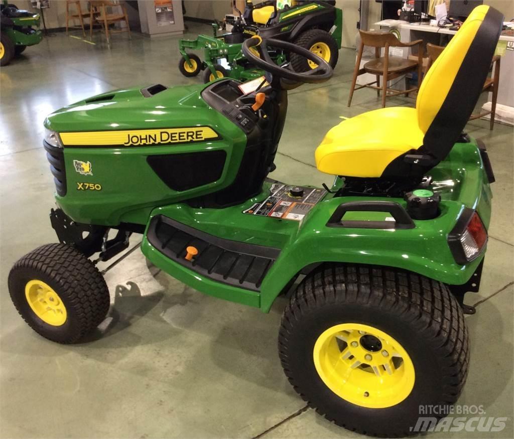 John Deere X750 Коммунальные тракторы