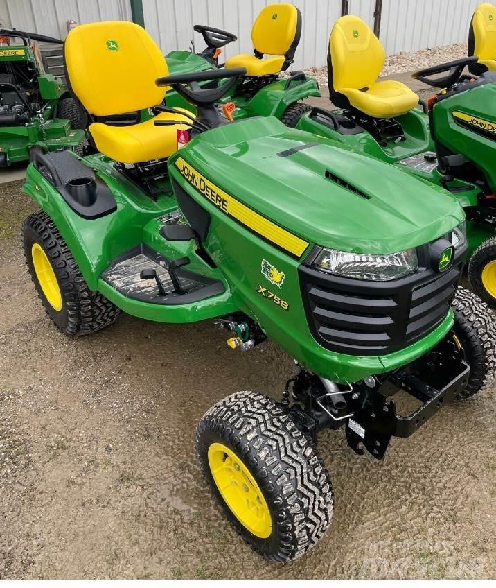 John Deere X758 Коммунальные тракторы