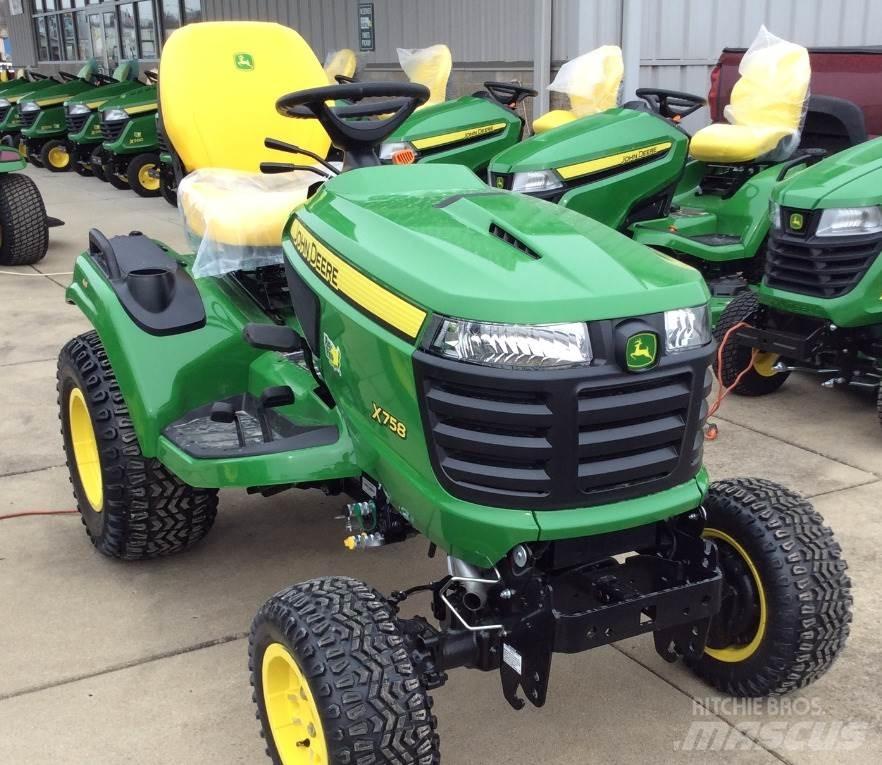 John Deere X758 Коммунальные тракторы