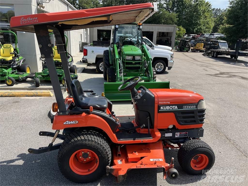 Kubota BX2200 Коммунальные тракторы