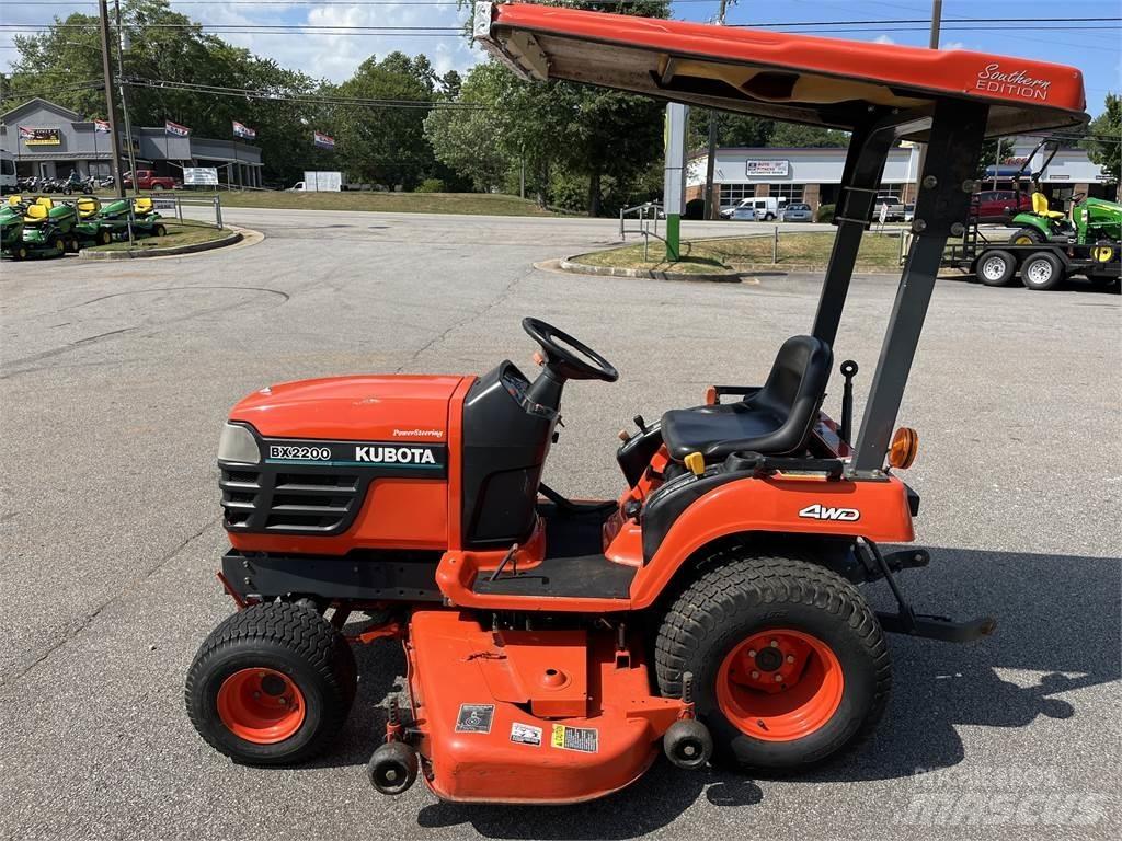 Kubota BX2200 Коммунальные тракторы