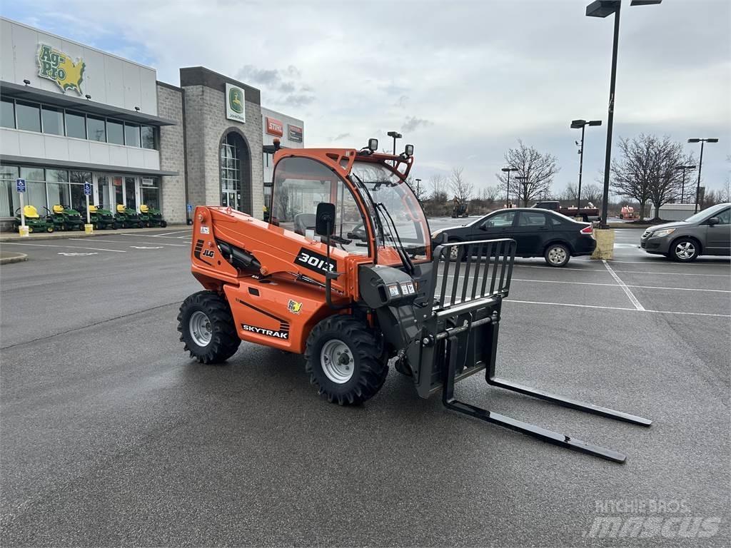 SkyTrak 3013 Телескопические погрузчики