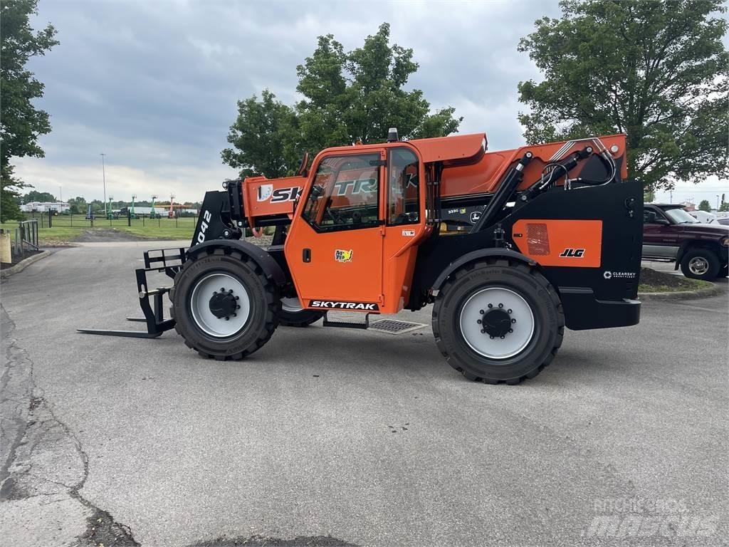 SkyTrak 8042 Телескопические погрузчики