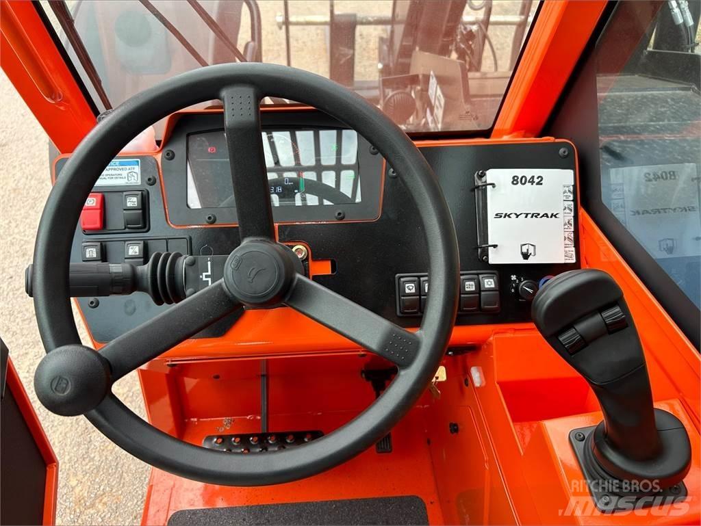 SkyTrak 8042 Телескопические погрузчики
