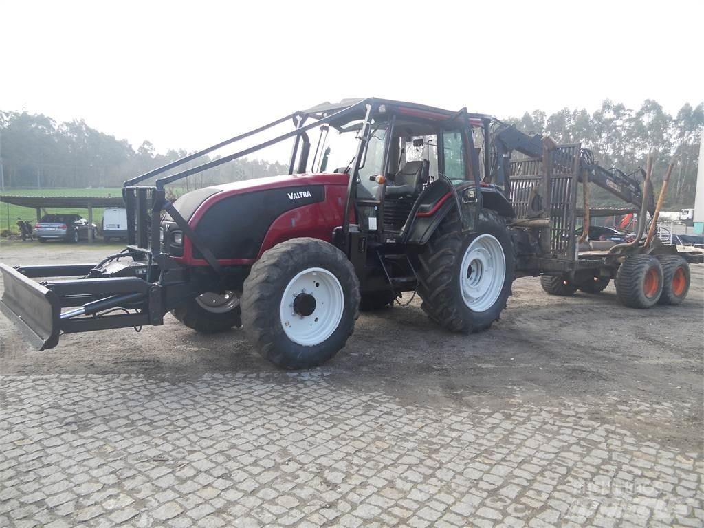 Valtra T121 Лесопогрузочные краны