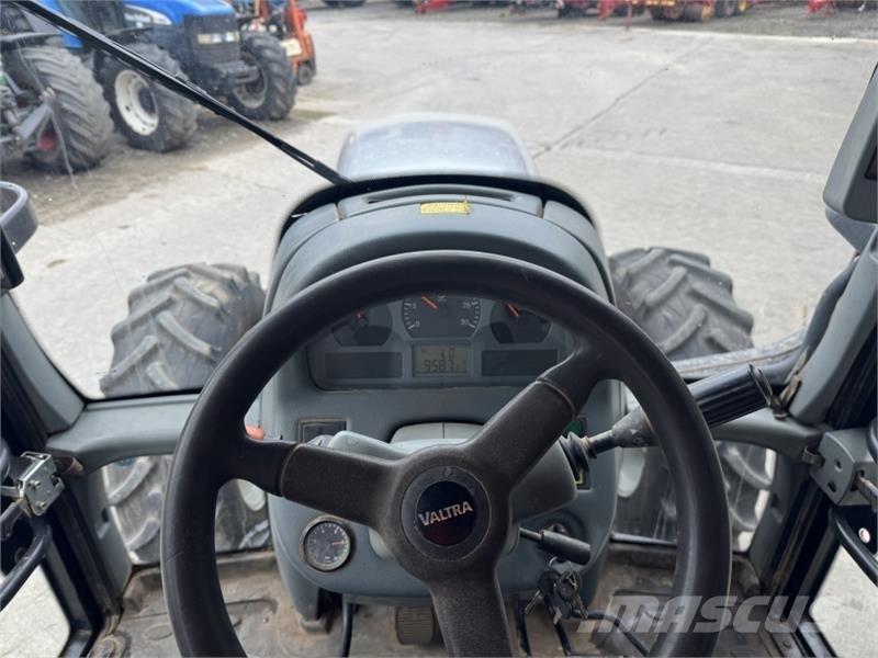 Valtra T 121 Трактора
