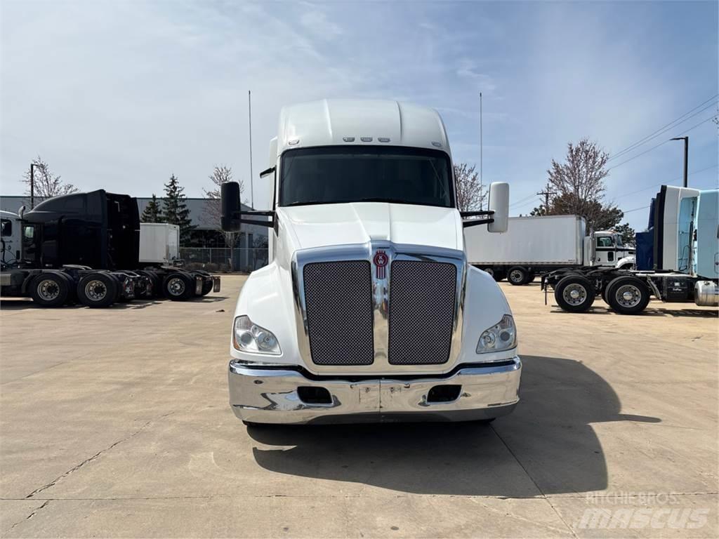 Kenworth T680 Седельные тягачи