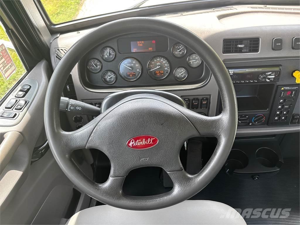 Peterbilt 337 Шасси с кабиной