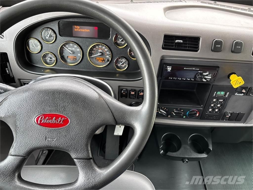 Peterbilt 348 Грузовики-Фургоны