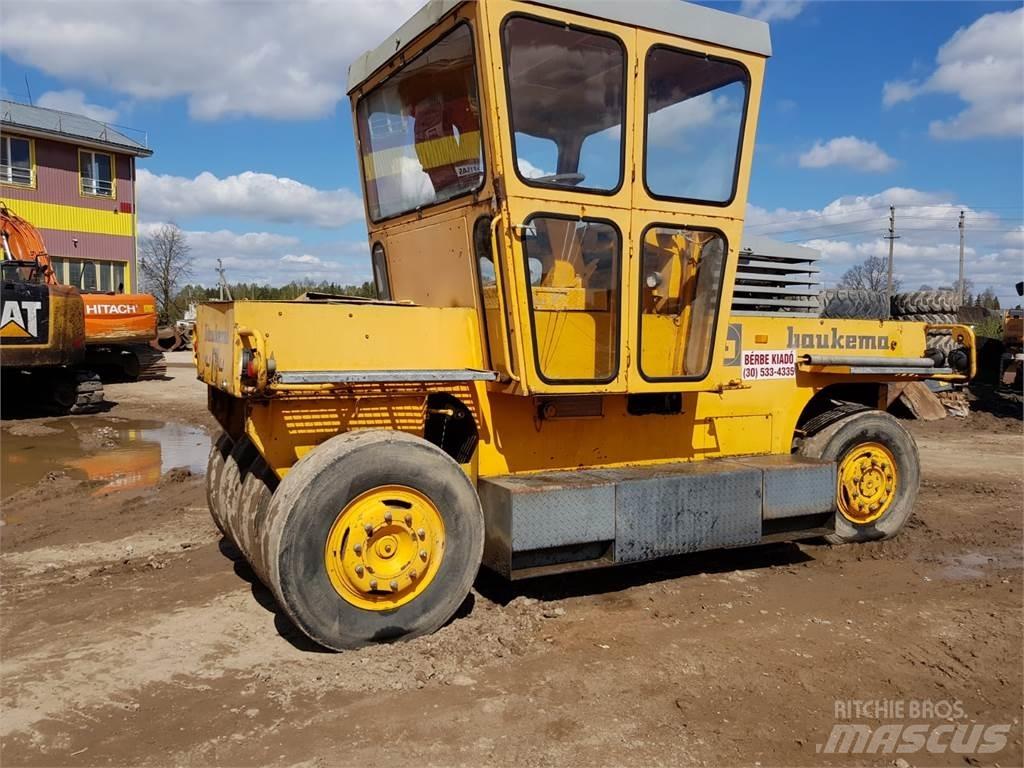 Bomag SGW-17 Пневматические катки