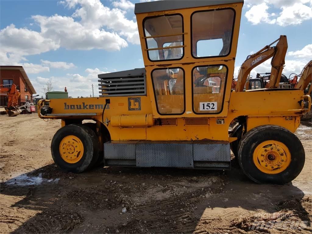 Bomag SGW-17 Пневматические катки