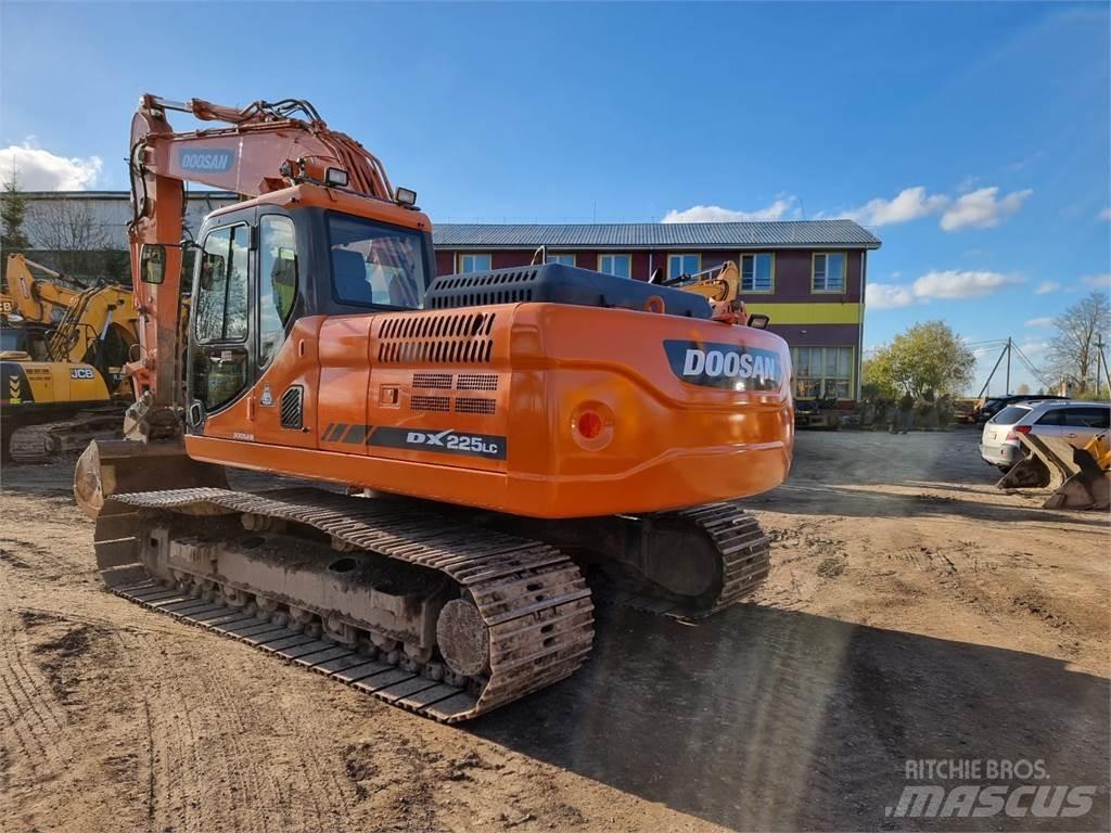 Doosan DX 225LC-3 Гусеничные экскаваторы