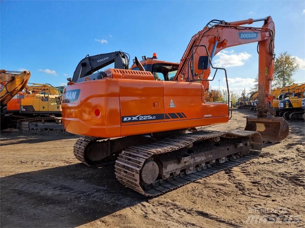 Doosan DX 225LC-3 Гусеничные экскаваторы