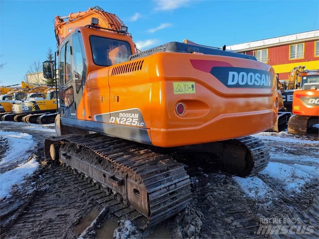 Doosan DX225LC Гусеничные экскаваторы