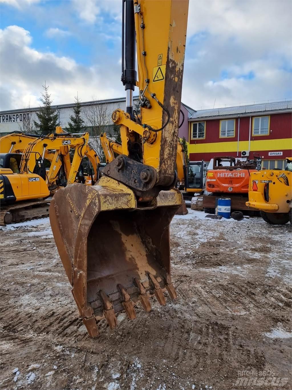 JCB JS220LC Plus Гусеничные экскаваторы