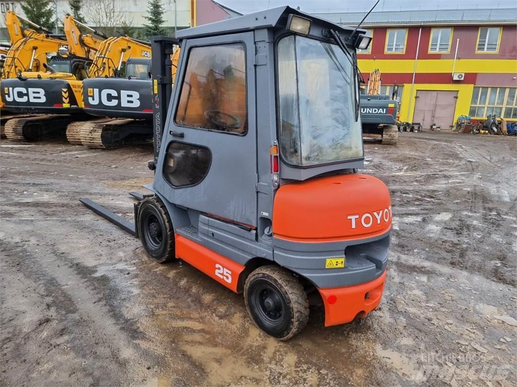 Toyota FD25 Дизельные погрузчики