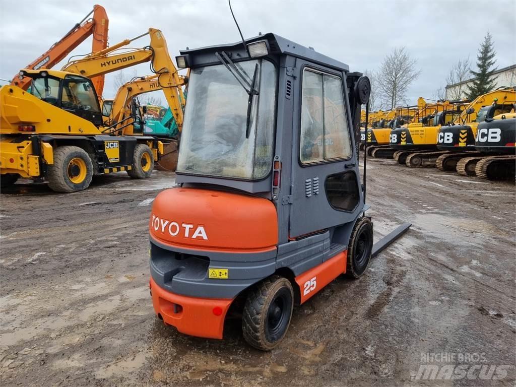 Toyota FD25 Дизельные погрузчики
