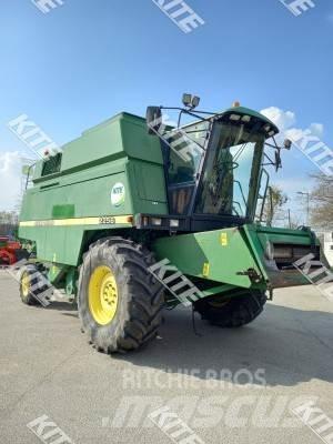 John Deere 2256 2WD Зерноуборочные комбайны