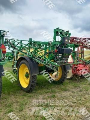 John Deere 732 Прицепные опрыскиватели