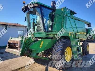 John Deere 9560 WTS 2WD Зерноуборочные комбайны