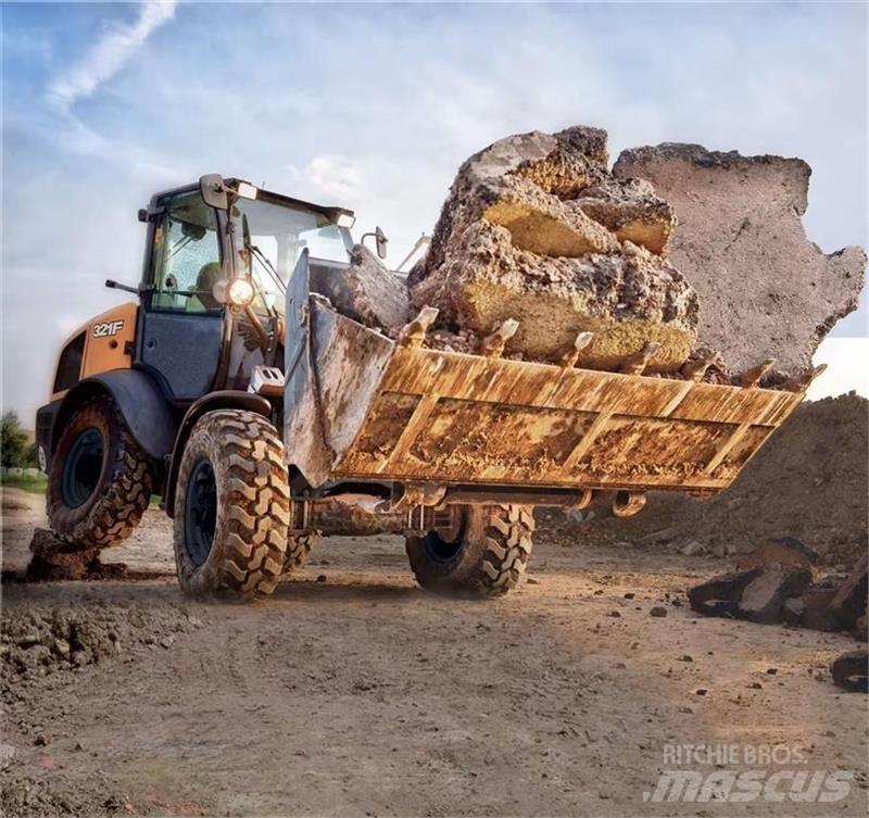 CASE 321F Фронтальные погрузчики