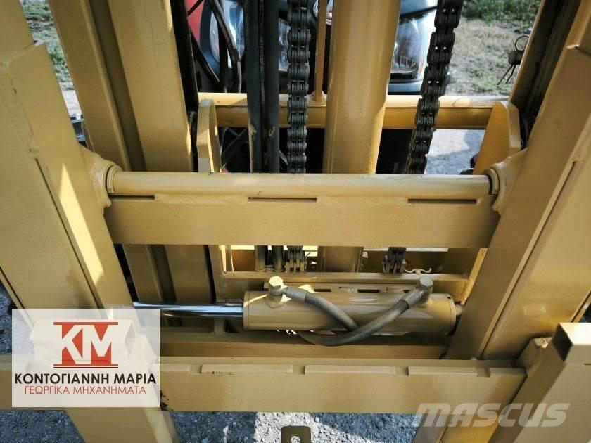 Kubota M6060 Трактора