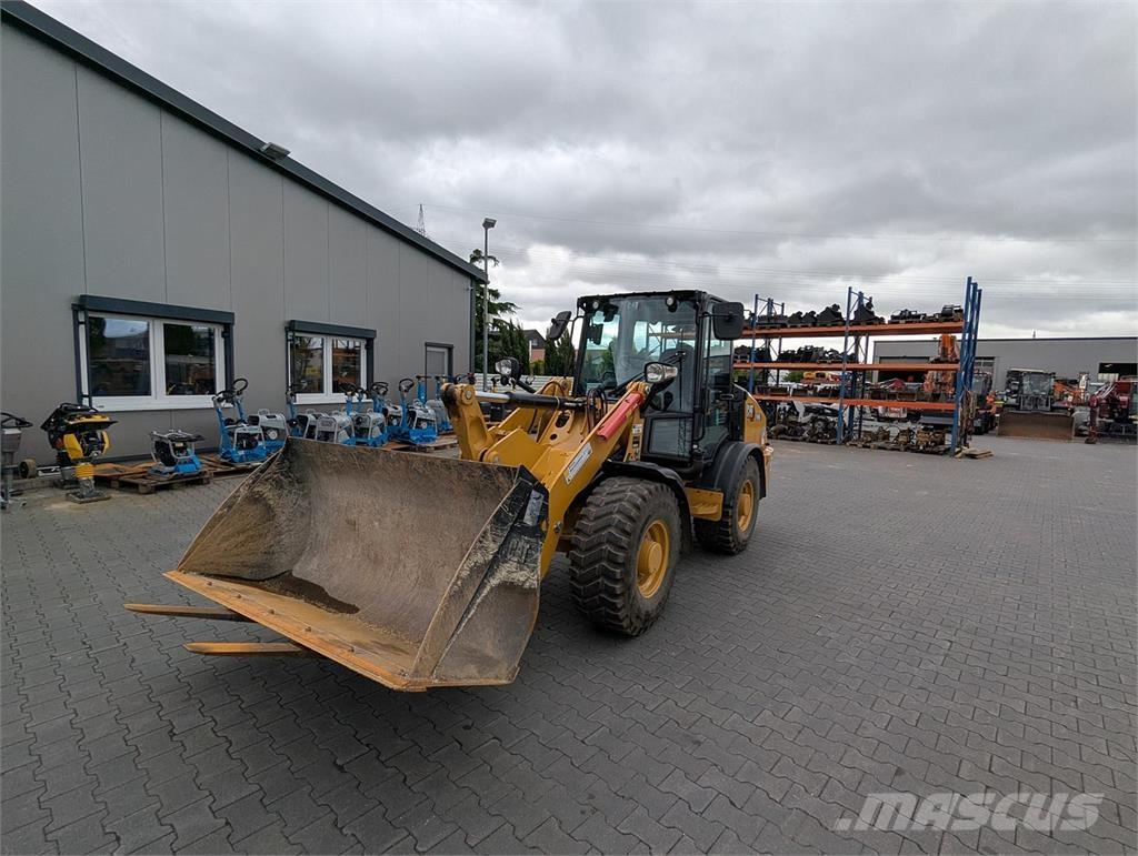 CAT 906 Фронтальные погрузчики