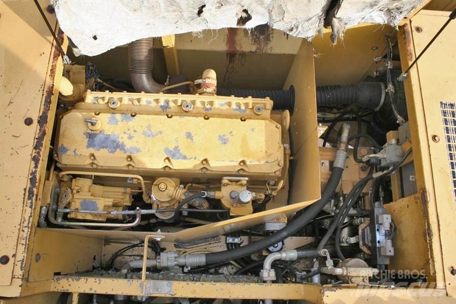 CAT 214B Колёсные экскаваторы