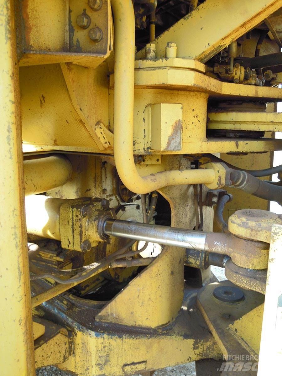 CAT 988B Фронтальные погрузчики