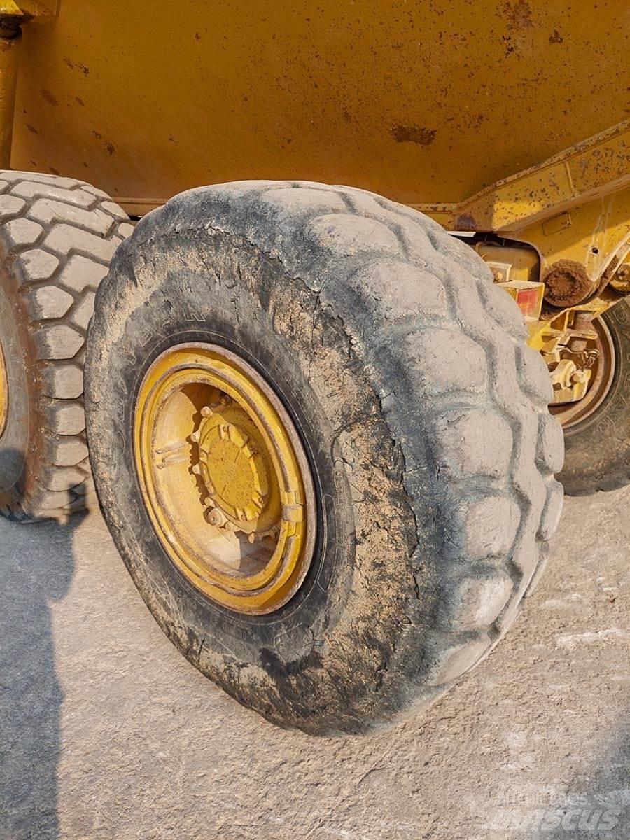 CAT D250E Шарнирно-сочленённые самосвалы